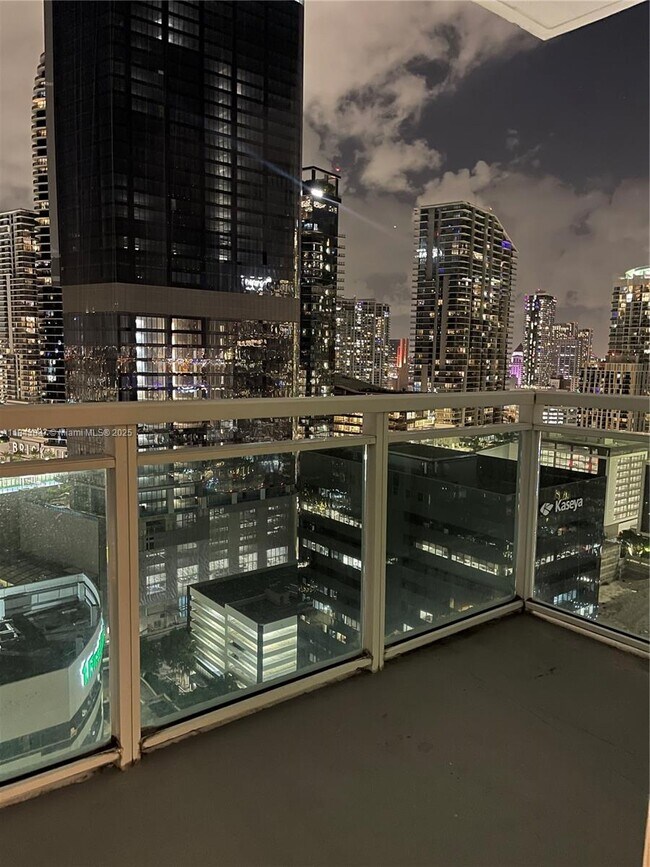 Building Photo - 951 Brickell Ave