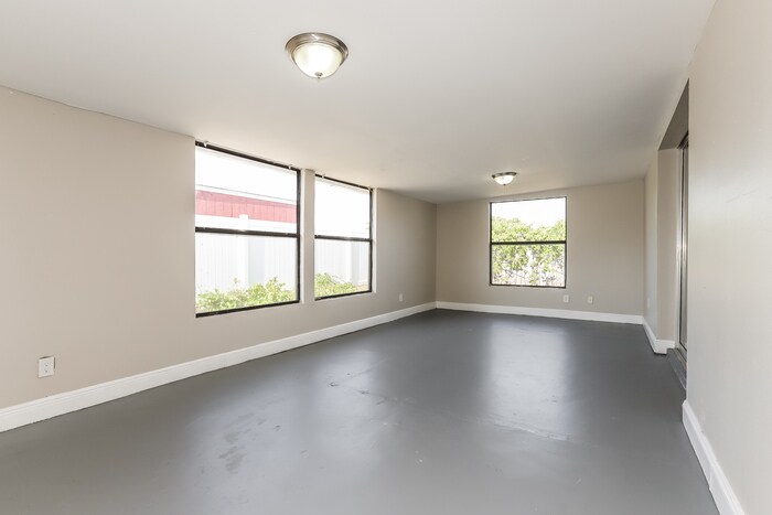 Building Photo - 1901 Derbywood Dr