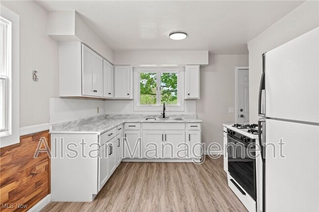 Building Photo - 1619 Struble Ave NE