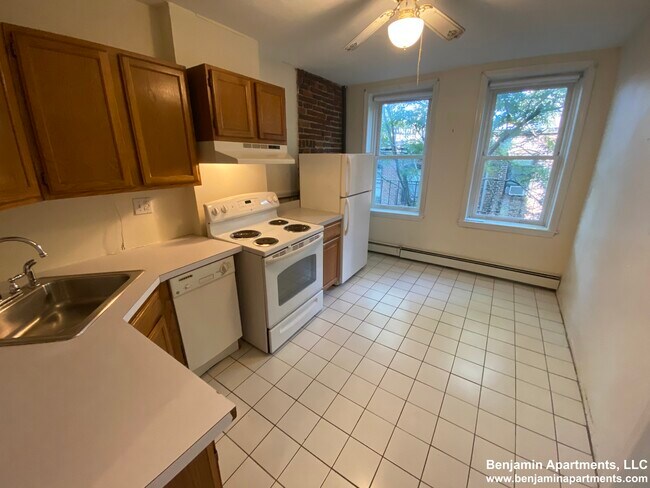 Building Photo - 48 Garden St