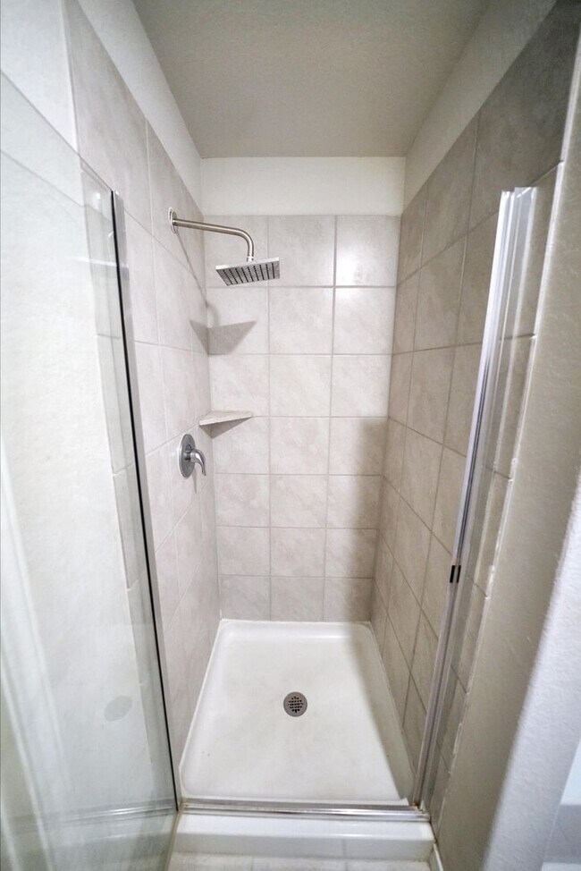 Building Photo - Stunning 4-Bedroom Home in Cobalt Canyon, ...