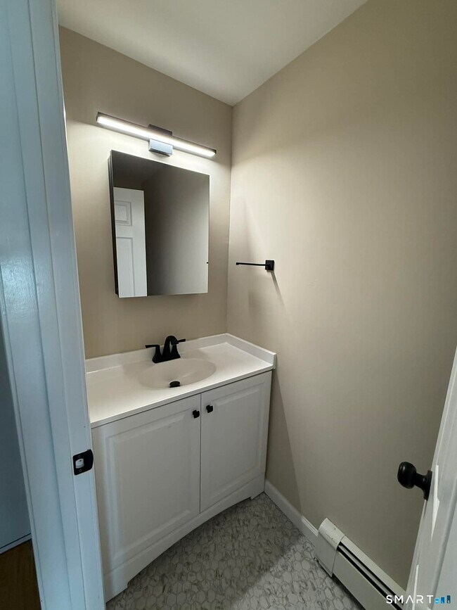 Building Photo - 1001 Old Colony Rd