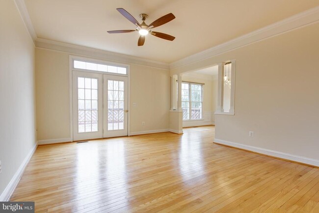 Building Photo - 8627 Trail View Dr