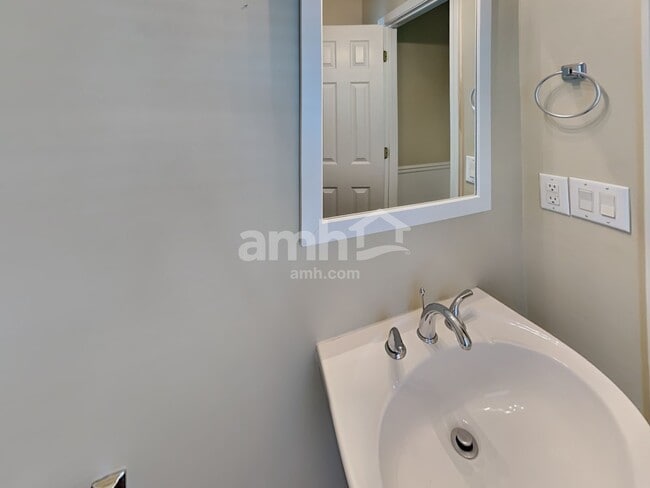 Building Photo - 7270 Wyngate Dr