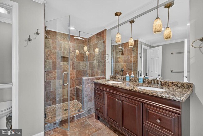 Building Photo - 6453 Linleigh Way