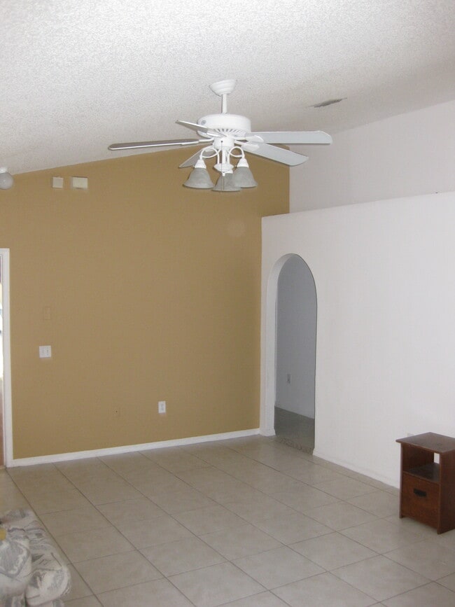 Building Photo - 8629 Claiborne Ct