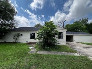 Building Photo - 1805 E North St