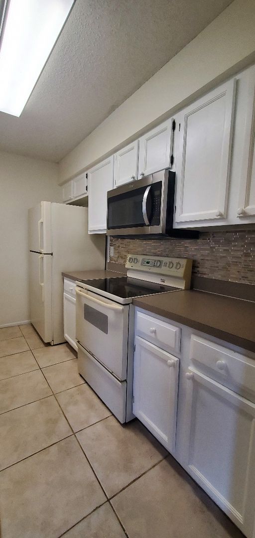 Building Photo - Beautiful 2-Bedroom, 3-Bathroom Townhome in Brandon