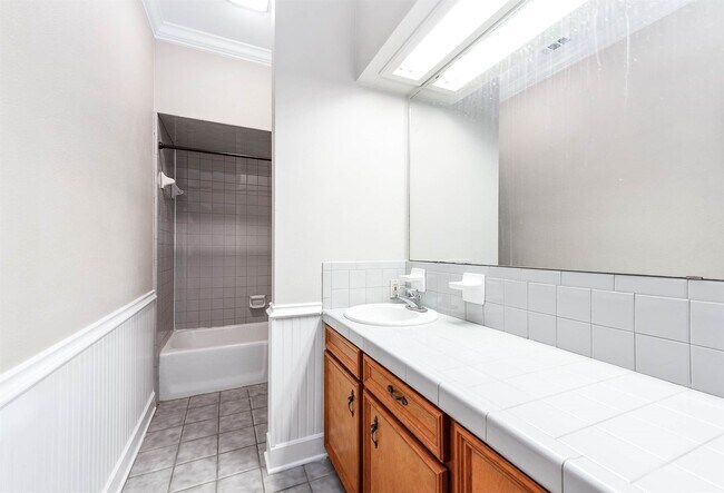 Building Photo - 2245 N Austin Ave