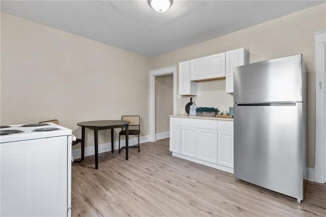 Building Photo - 6523 Dean St