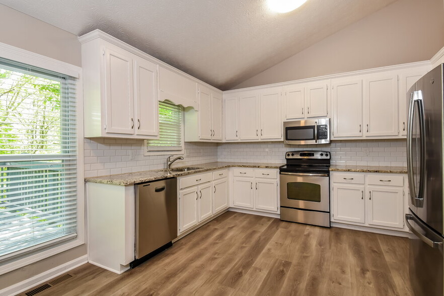Building Photo - 580 Toonigh Rd