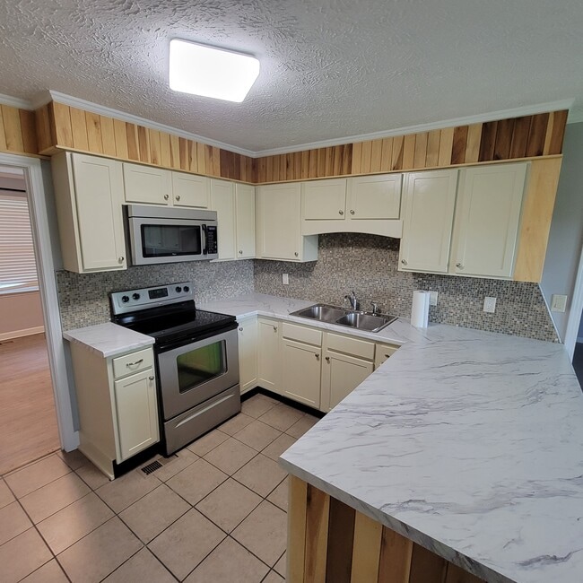 Building Photo - 10668 Old Baxter Rd