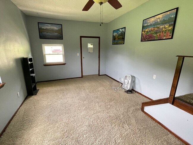 Building Photo - 3 Bedroom 1 Bathroom House Stilwell, OK