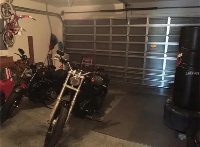 Building Photo - 722 Rollins Dr