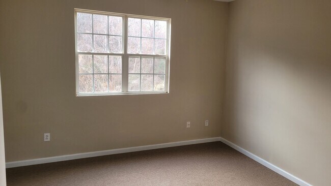 Building Photo - Spacious Home In Garner