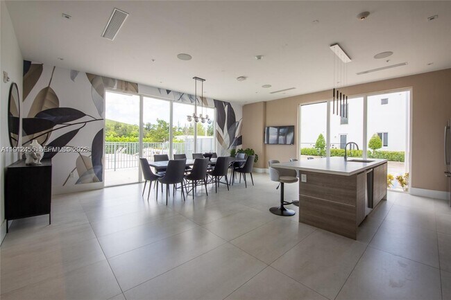 Building Photo - 6839 NW 103rd Ave