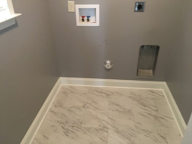 Building Photo - For Rent