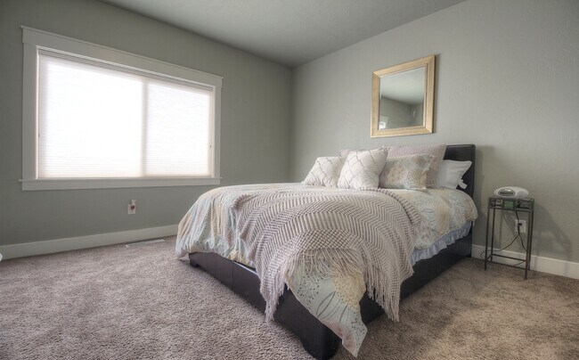 Building Photo - 1262 E Lone Shore Dr