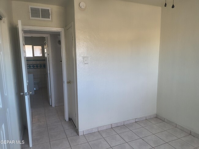 Building Photo - 4908 Blue Ridge Cir