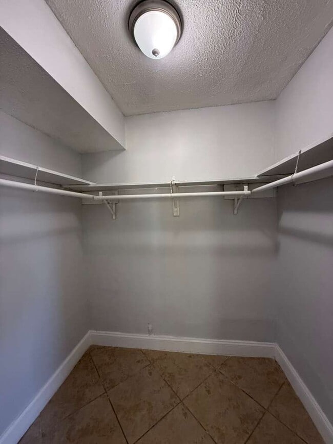 Building Photo - 516 NW 179th St