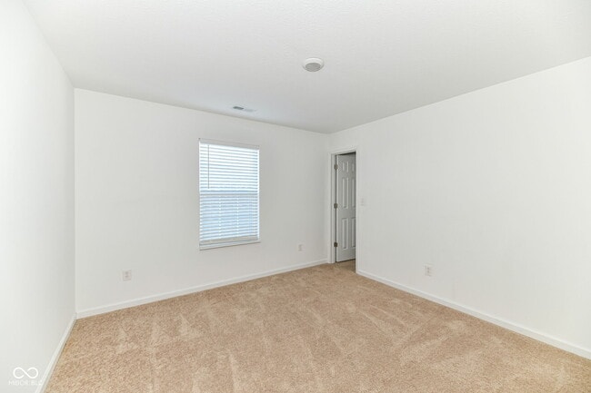 Building Photo - 5375 Maywood Dr