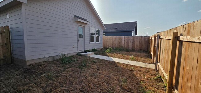Building Photo - 446 Sormonne Lp