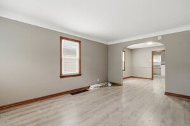 Building Photo - 3 Bed / 1 Bath | Ferguson, MO | $1,220/mo