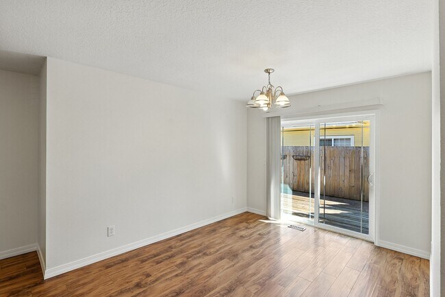 Building Photo - Single Family Ranch in Silverton