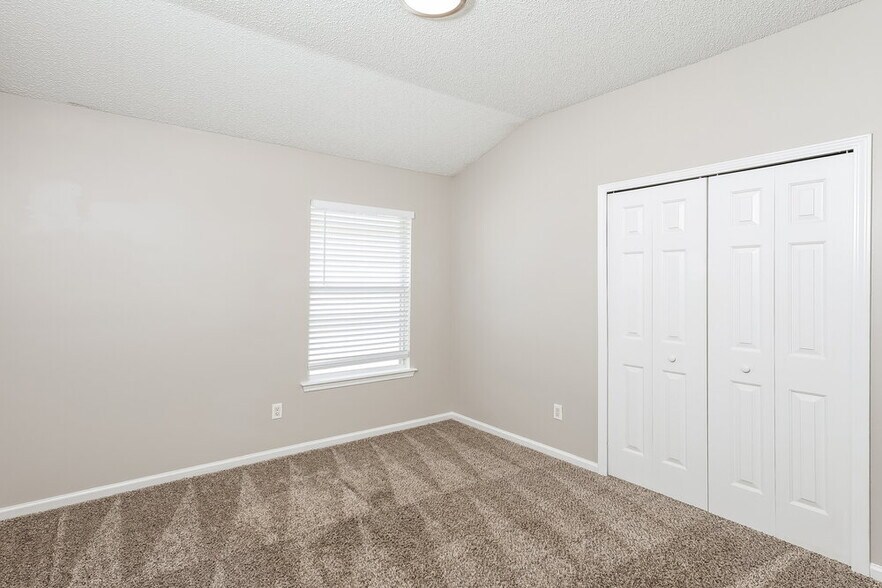 Building Photo - 3014 Piedmont Manor Dr