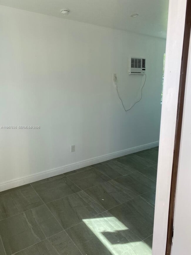 Building Photo - 4023 SW 19th St