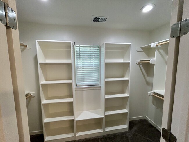 Building Photo - 33065 W 82nd St