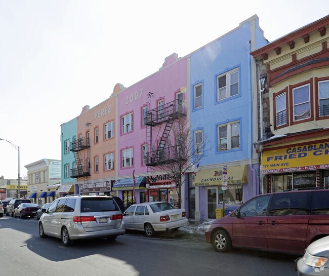 Building Photo - 919-923 Main Ave