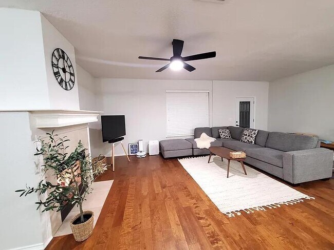 Building Photo - 17012 Ocelot Way