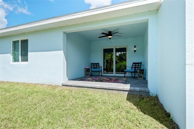 Building Photo - 2100 Como St