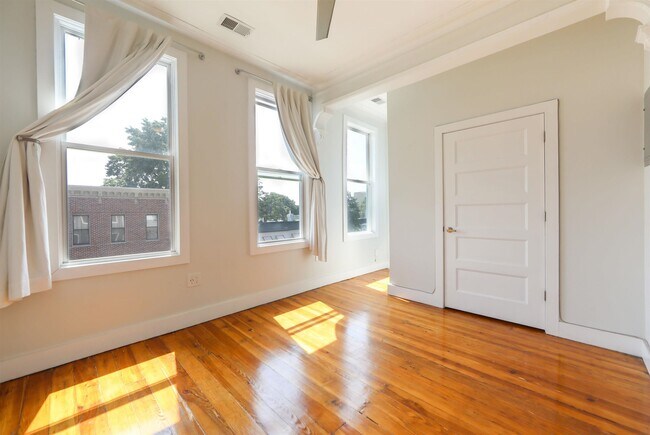 Building Photo - 157 Sherman Ave