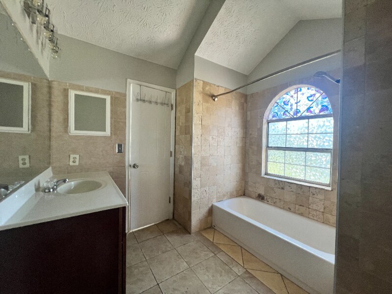 Building Photo - 324 Blue Heron Dr