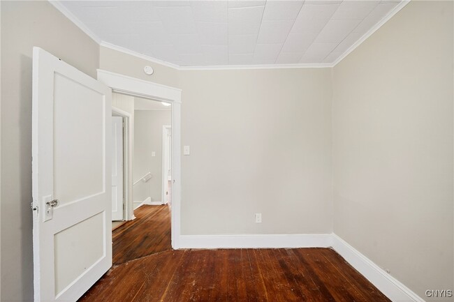 Building Photo - 162 Reed Ave