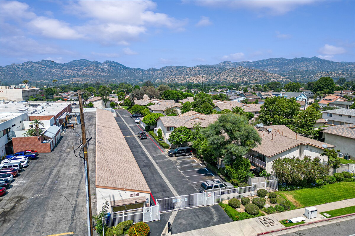 Building Photo - 10341 Canoga Ave
