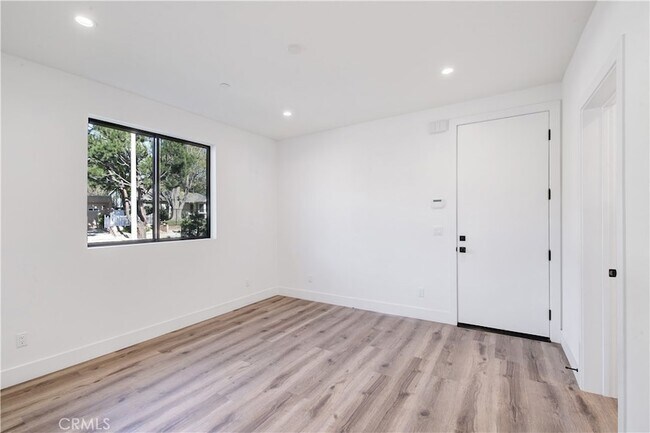 Building Photo - 13461 Bradley Ave