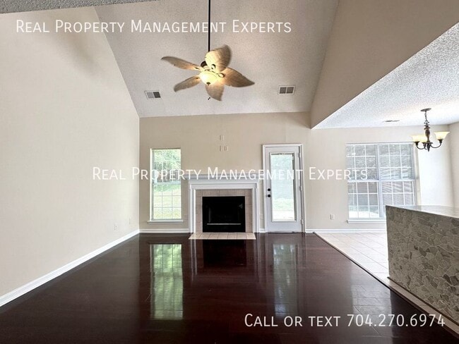 Building Photo - 7915 Vermilion Dr