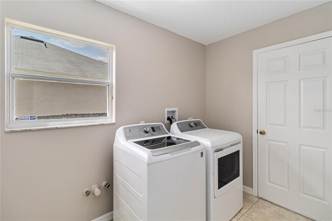 Building Photo - 2664 Tall Maple Loop