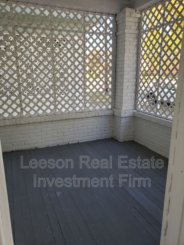 Building Photo - 523 Wichita St