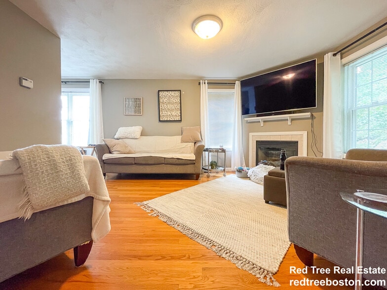 Primary Photo - 496 Lebanon St