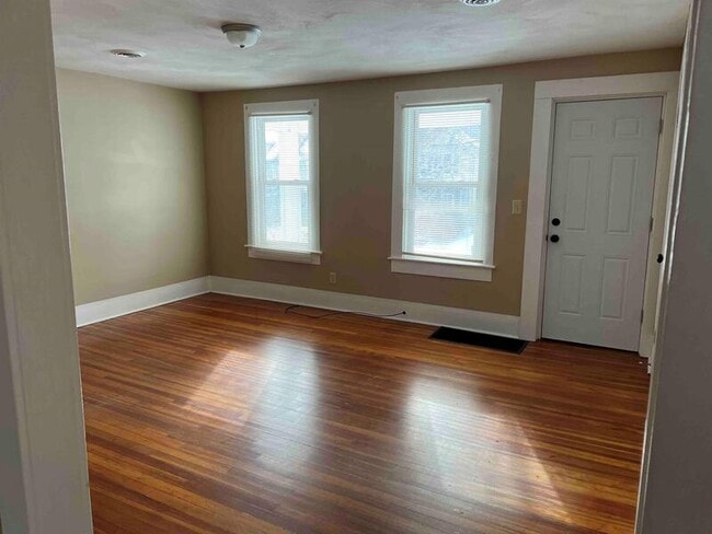 Building Photo - 412 Tompkins St