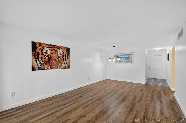 Building Photo - 1505 Crescent Cir