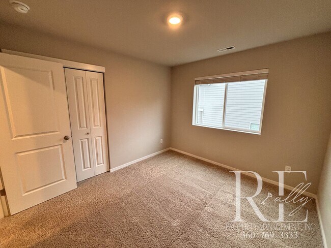 Building Photo - Charming 3-Bedroom, 2.5-Bath Home with Mod...