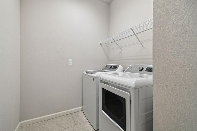 Building Photo - 11514 Cedar Valley Dr
