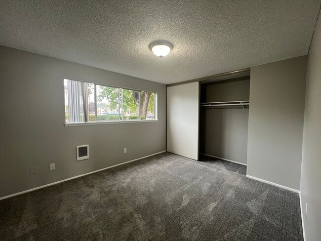 Interior Photo - Lincoln Court