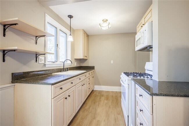 Building Photo - 1609 Culver Rd