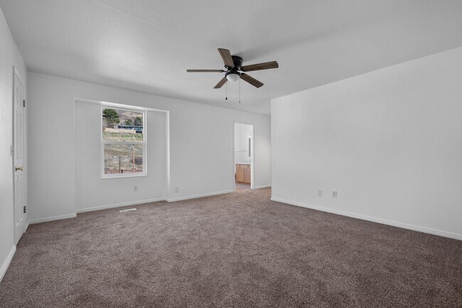 Building Photo - 8566-8568-8568 Wasatch Blvd